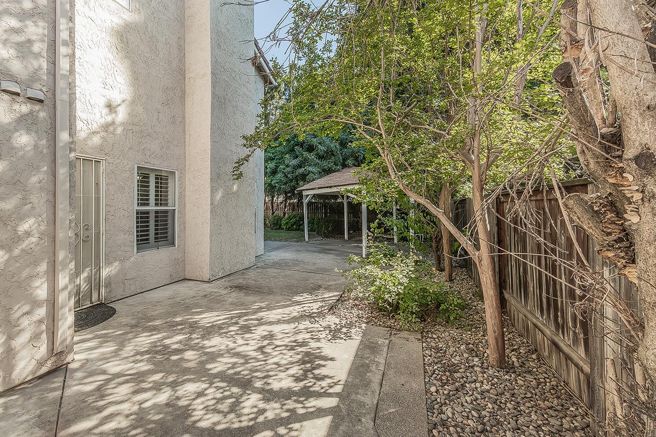 837 E Buckhill Rd, Fresno, CA 93720