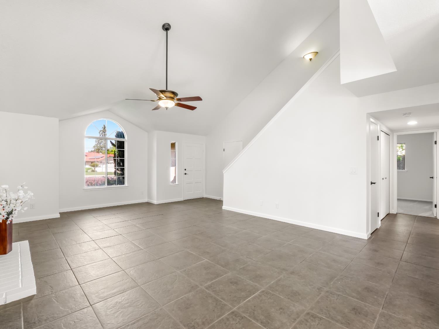 1631 E Deyoung Dr, Fresno, CA 93720