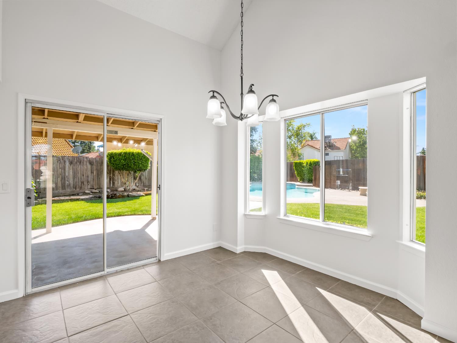 1631 E Deyoung Dr, Fresno, CA 93720