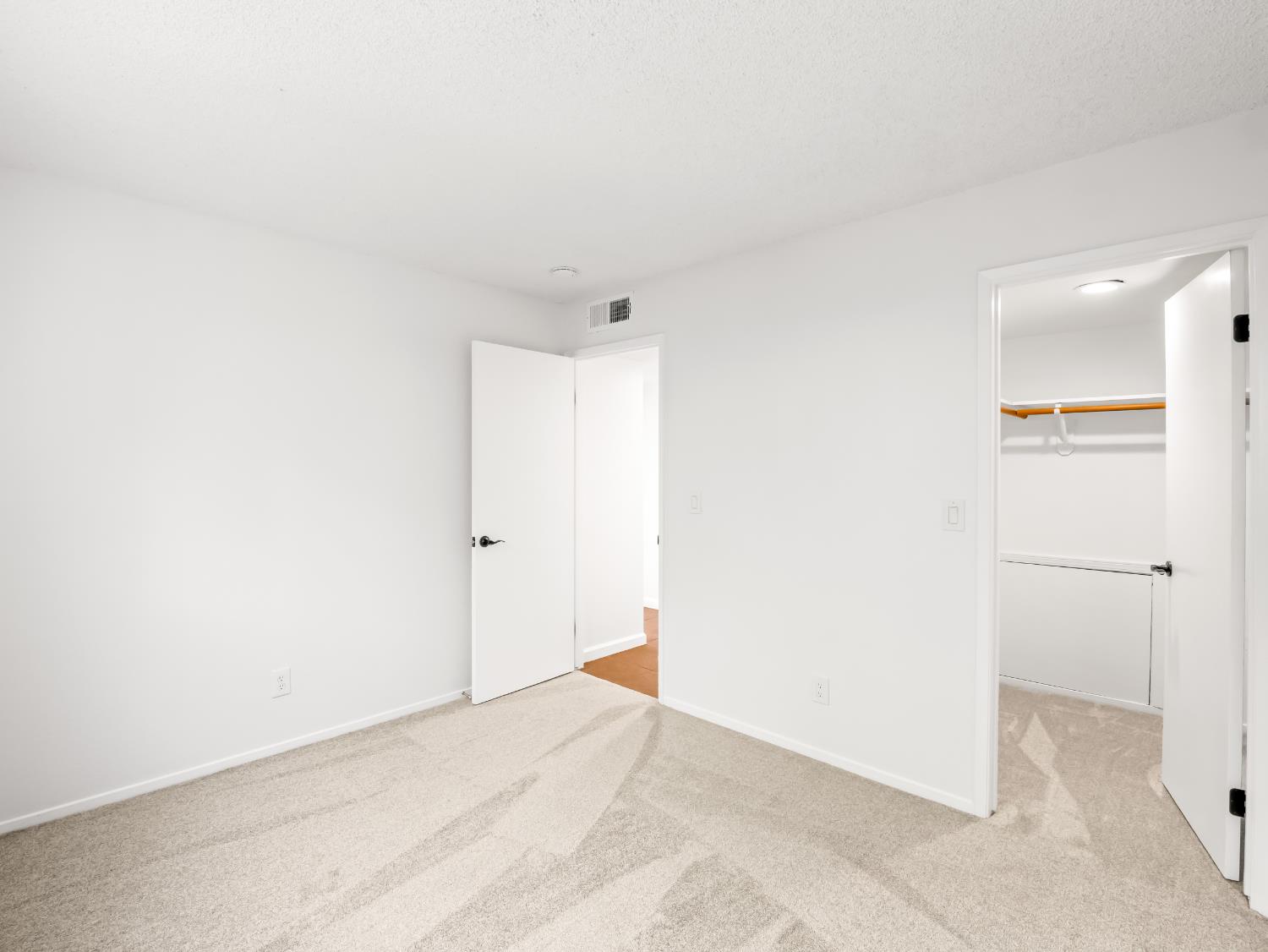 1631 E Deyoung Dr, Fresno, CA 93720