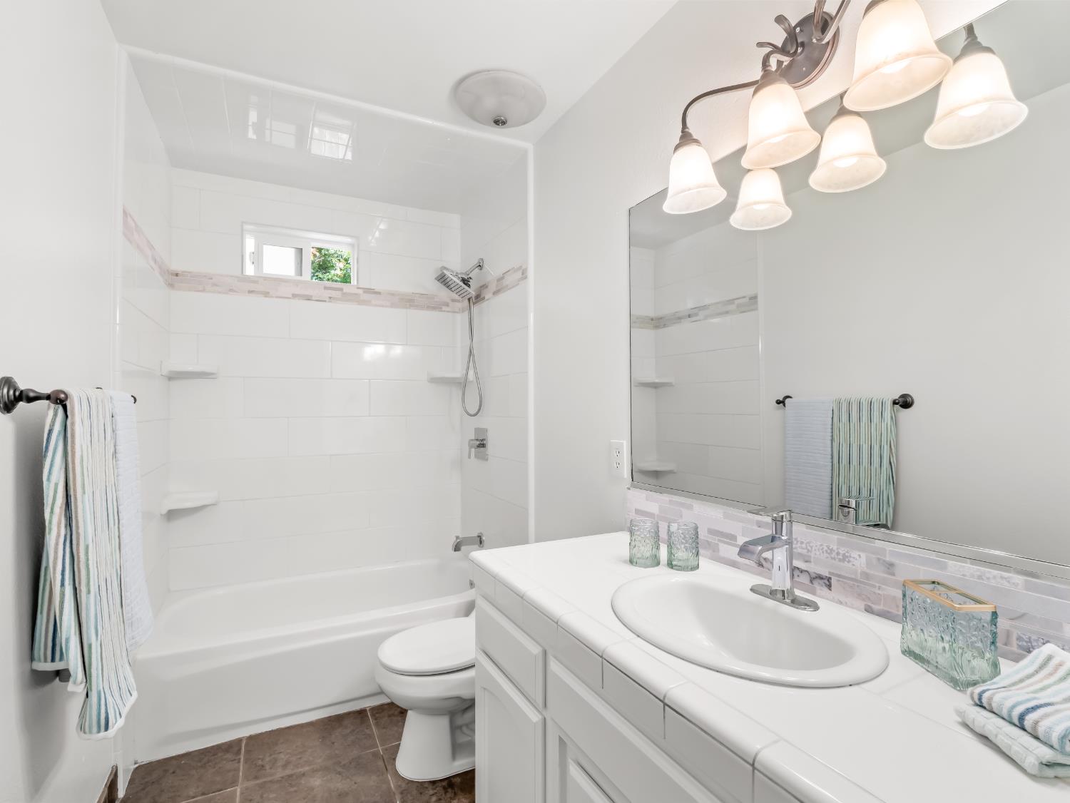 1631 E Deyoung Dr, Fresno, CA 93720