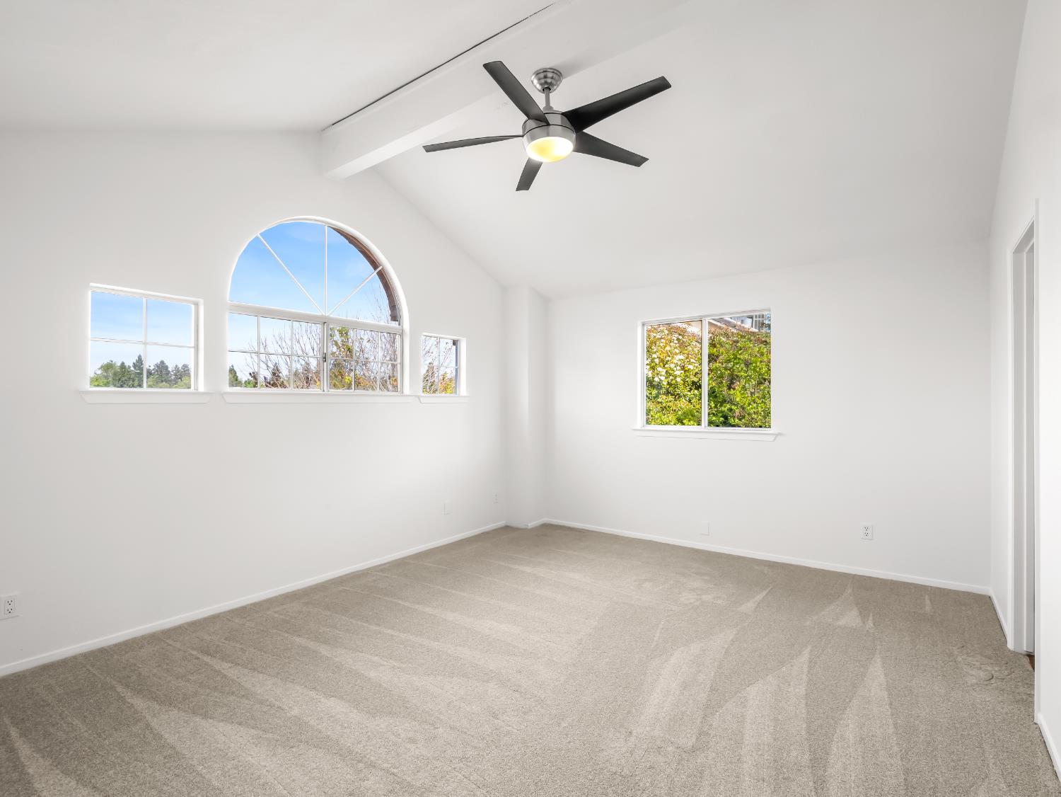 1631 E Deyoung Dr, Fresno, CA 93720