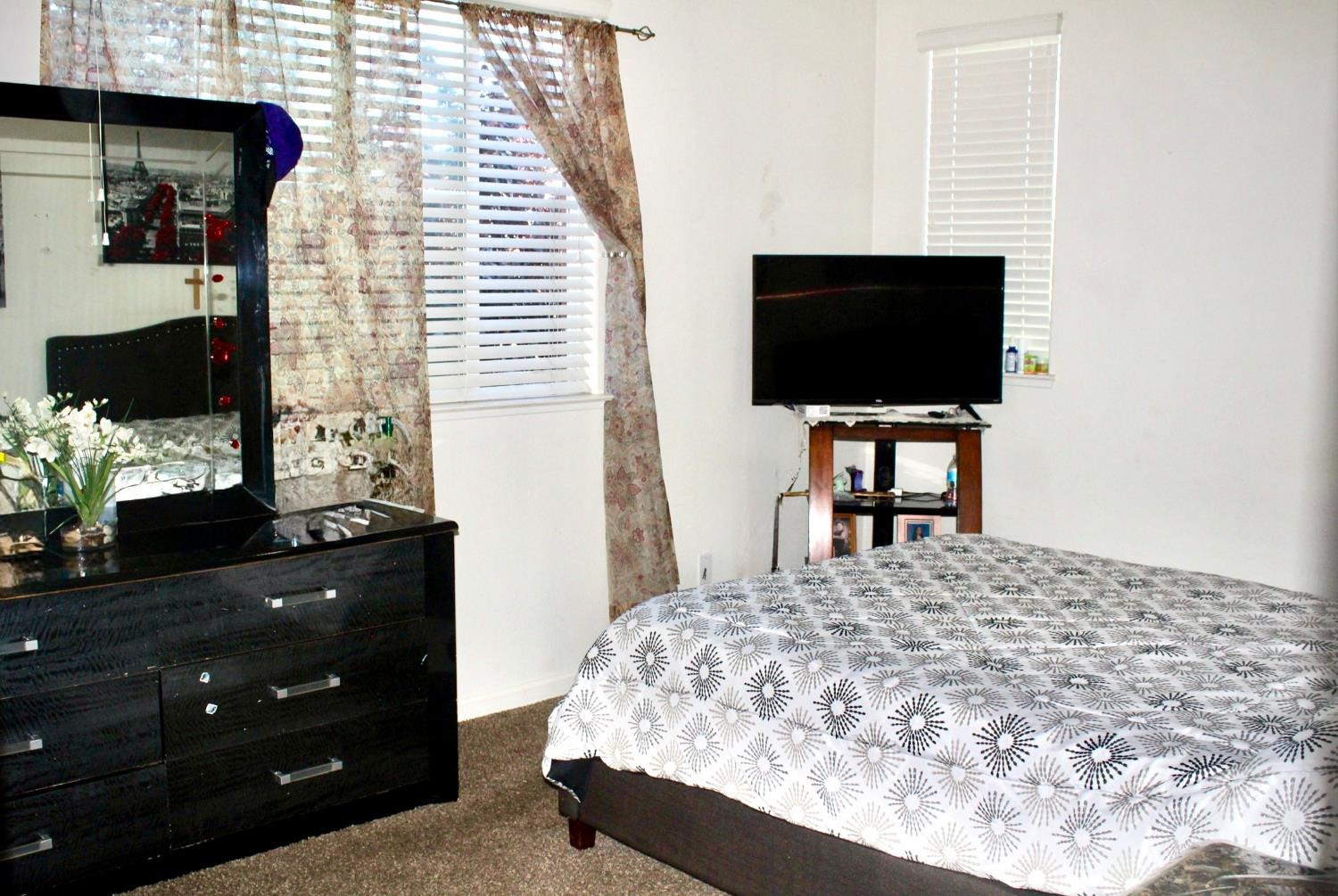557 Stetson Dr, Oakdale, CA 95361