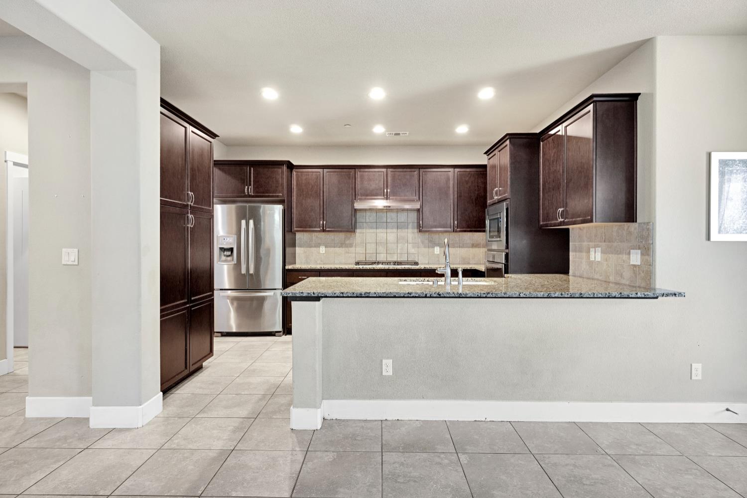 3245 Lexington Ave, Clovis, CA 93619