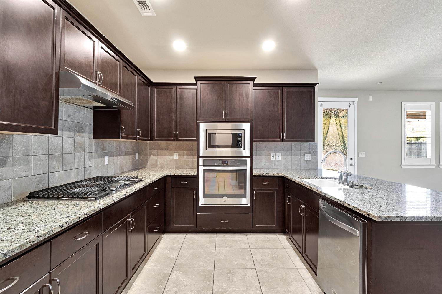 3245 Lexington Ave, Clovis, CA 93619