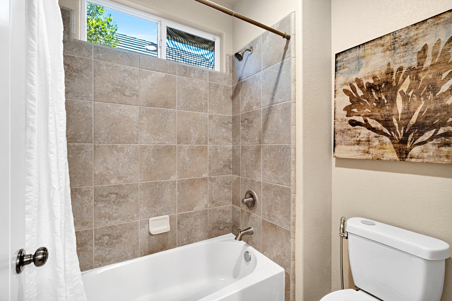 3245 Lexington Ave, Clovis, CA 93619