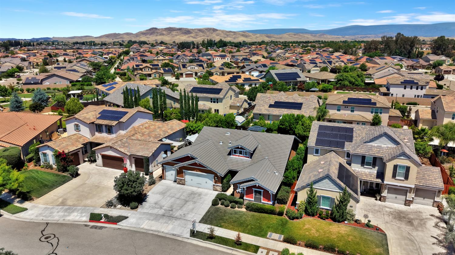 3245 Lexington Ave, Clovis, CA 93619