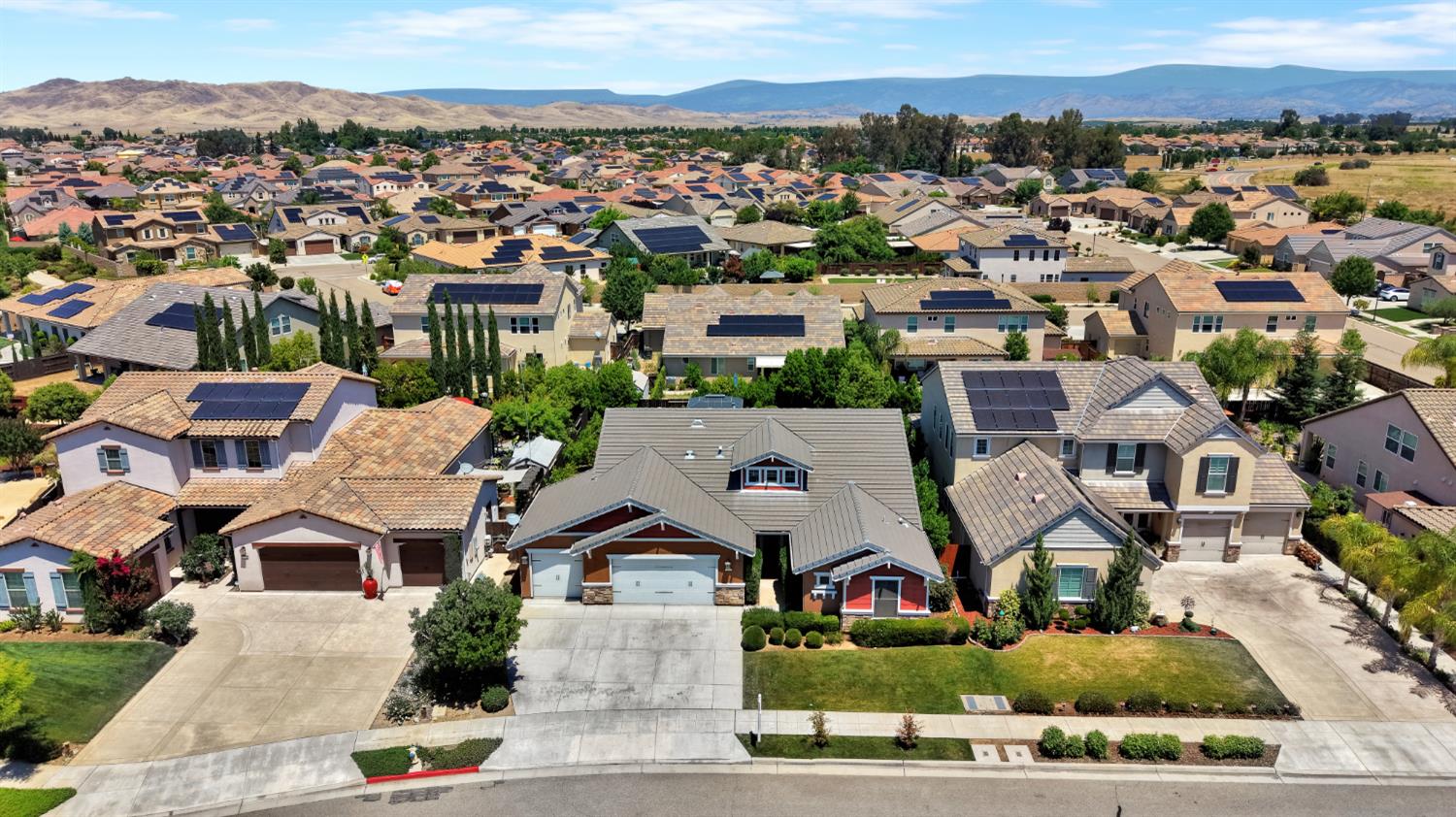 3245 Lexington Ave, Clovis, CA 93619