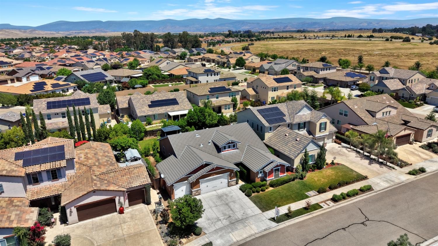 3245 Lexington Ave, Clovis, CA 93619