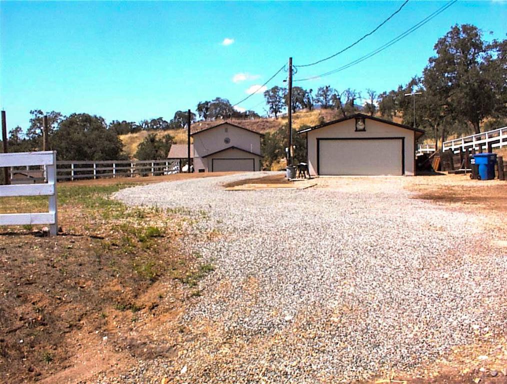 32860 George Smith Rd, Yokuts Valley, CA 93675