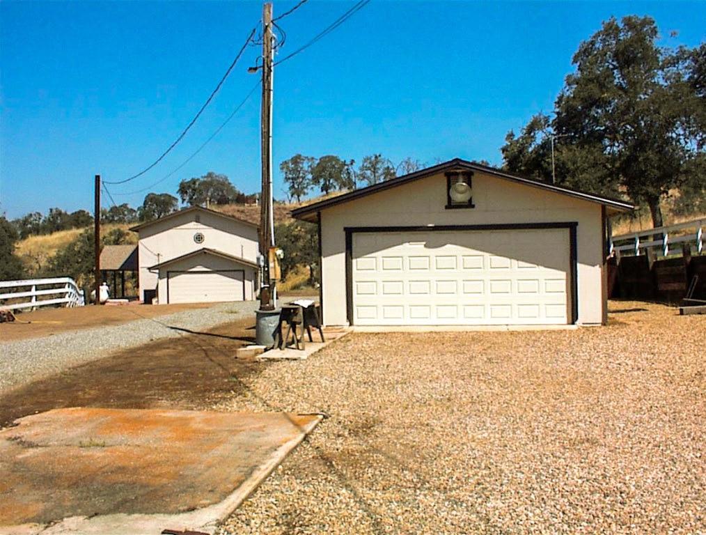32860 George Smith Rd, Yokuts Valley, CA 93675