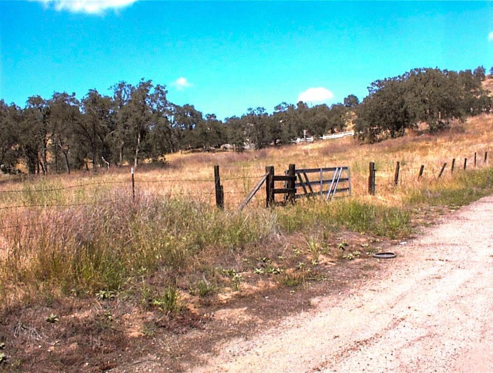 32860 George Smith Rd, Yokuts Valley, CA 93675