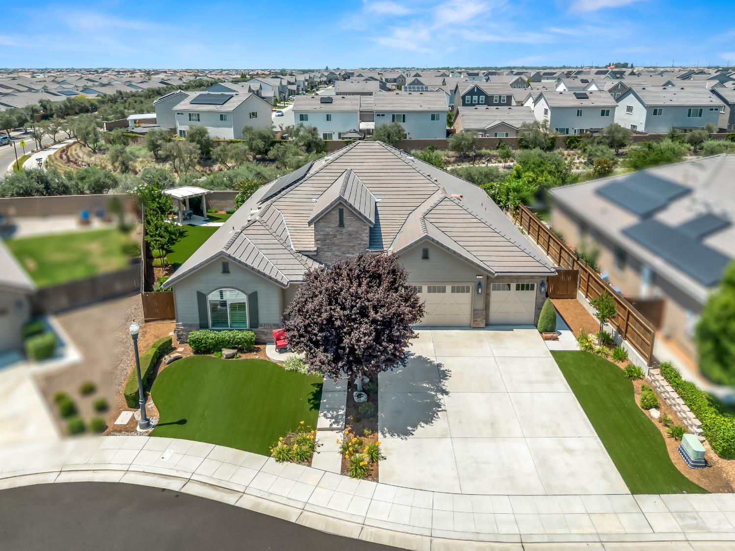 384 Sentinel Dr, Madera, CA 93636