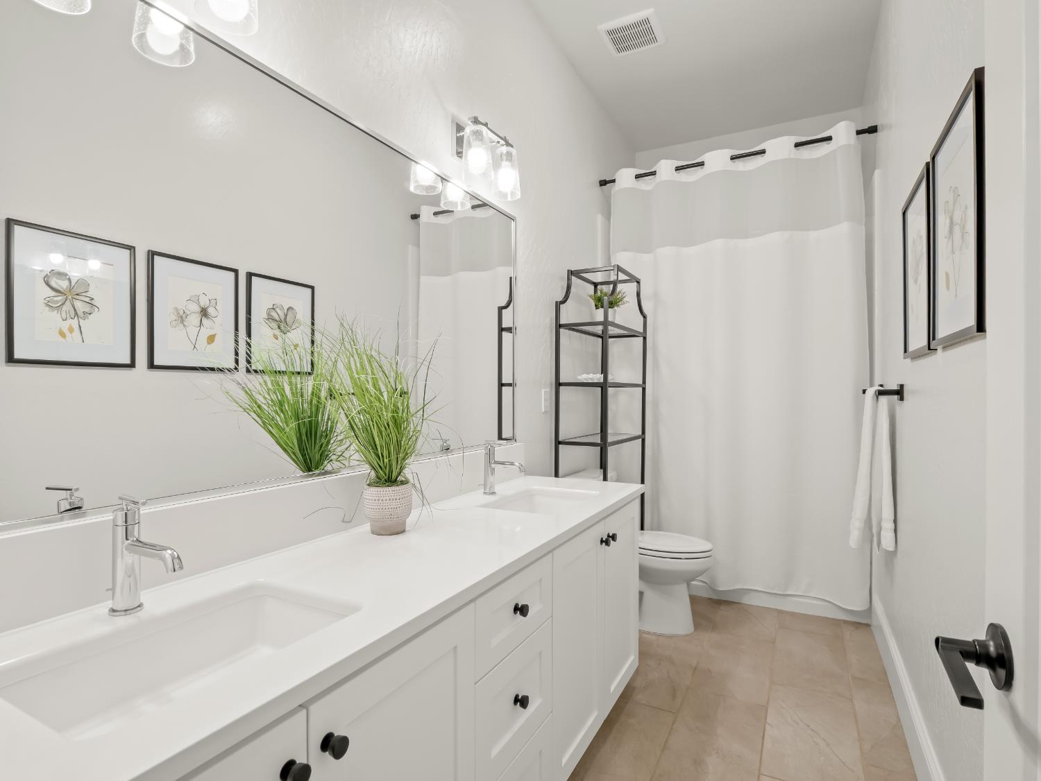 384 Sentinel Dr, Madera, CA 93636