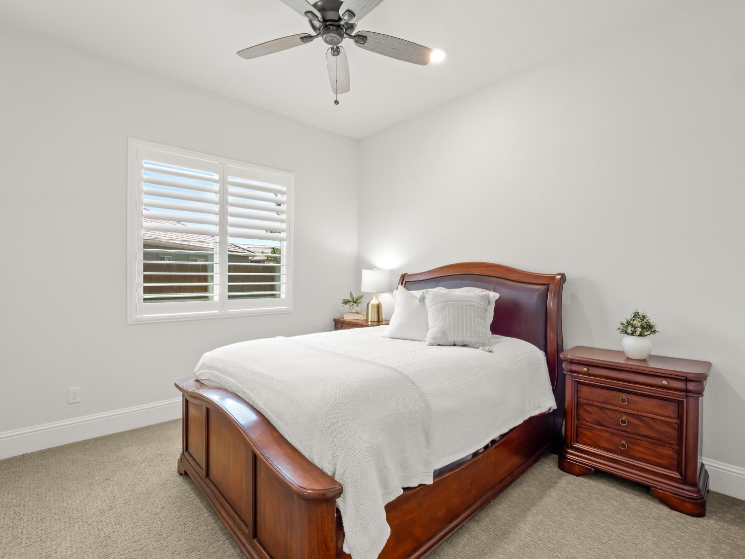 384 Sentinel Dr, Madera, CA 93636