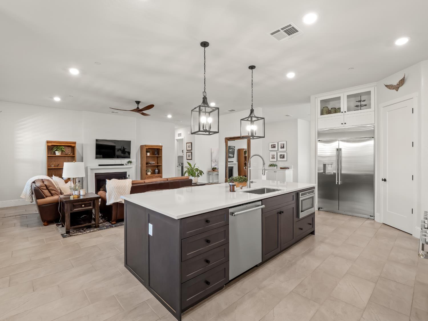 384 Sentinel Dr, Madera, CA 93636