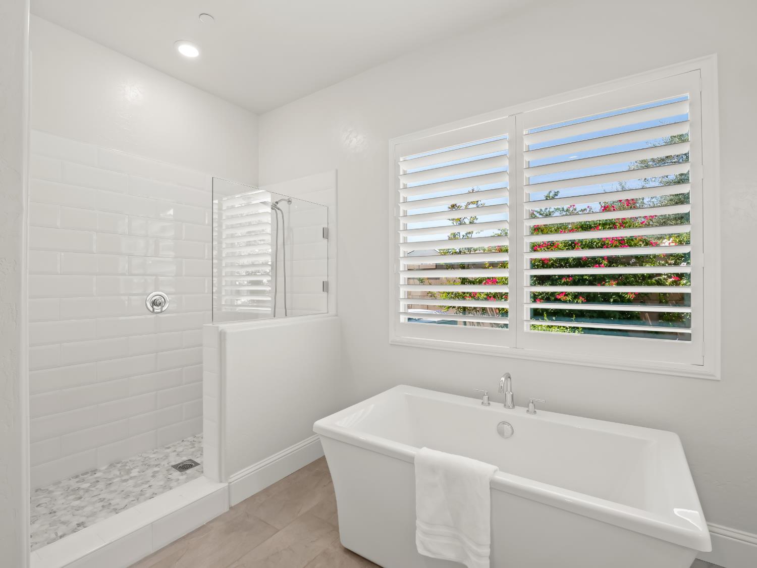 384 Sentinel Dr, Madera, CA 93636