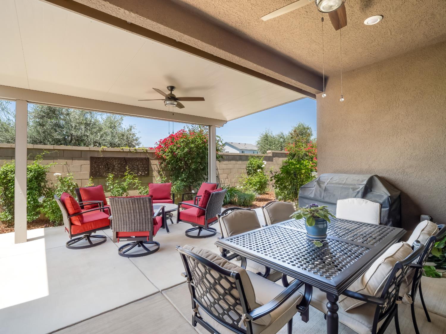 384 Sentinel Dr, Madera, CA 93636