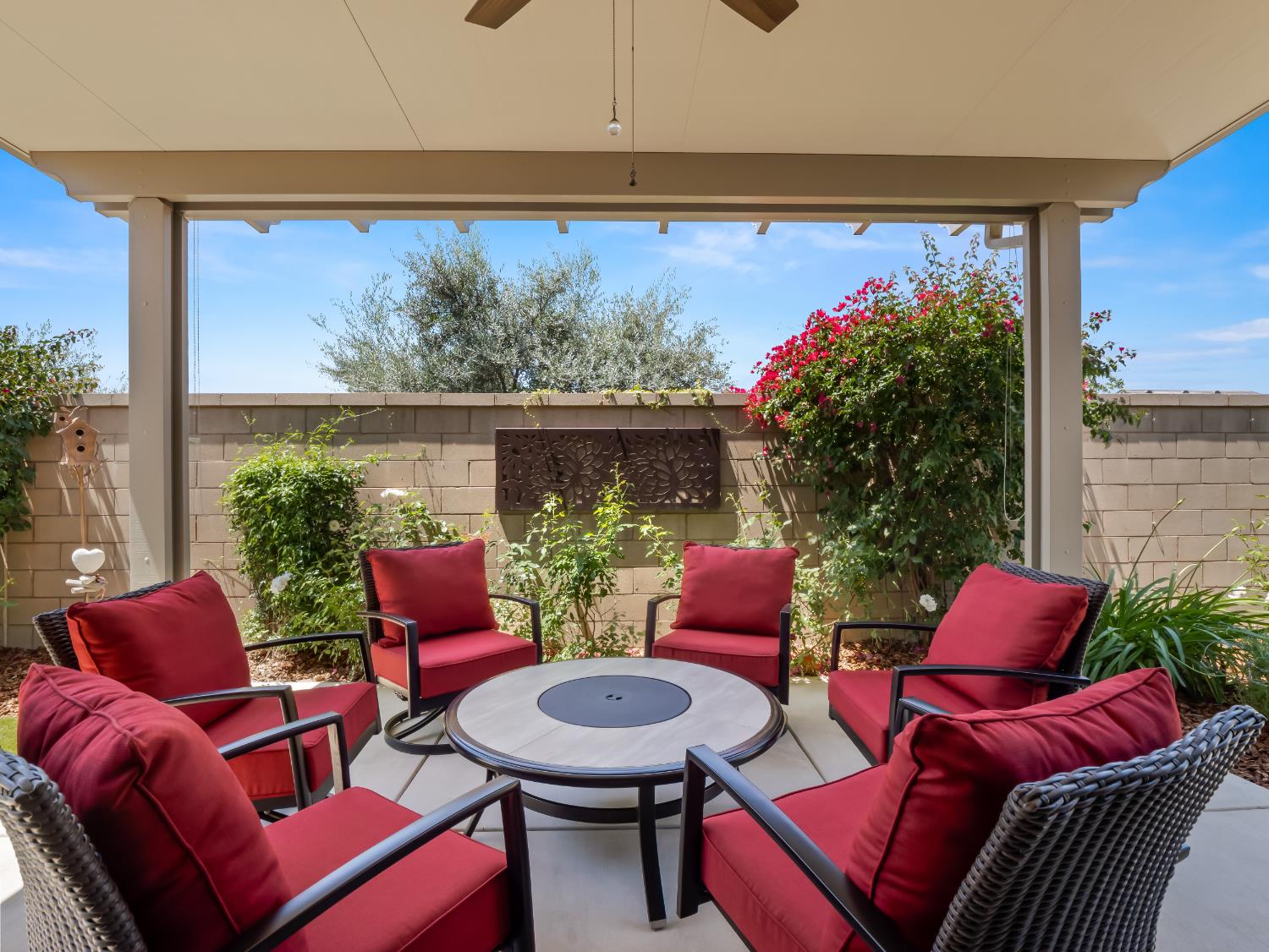 384 Sentinel Dr, Madera, CA 93636