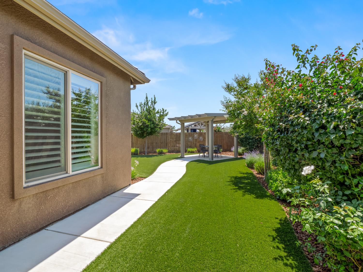 384 Sentinel Dr, Madera, CA 93636