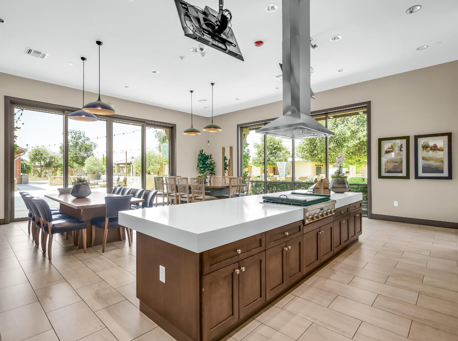 384 Sentinel Dr, Madera, CA 93636