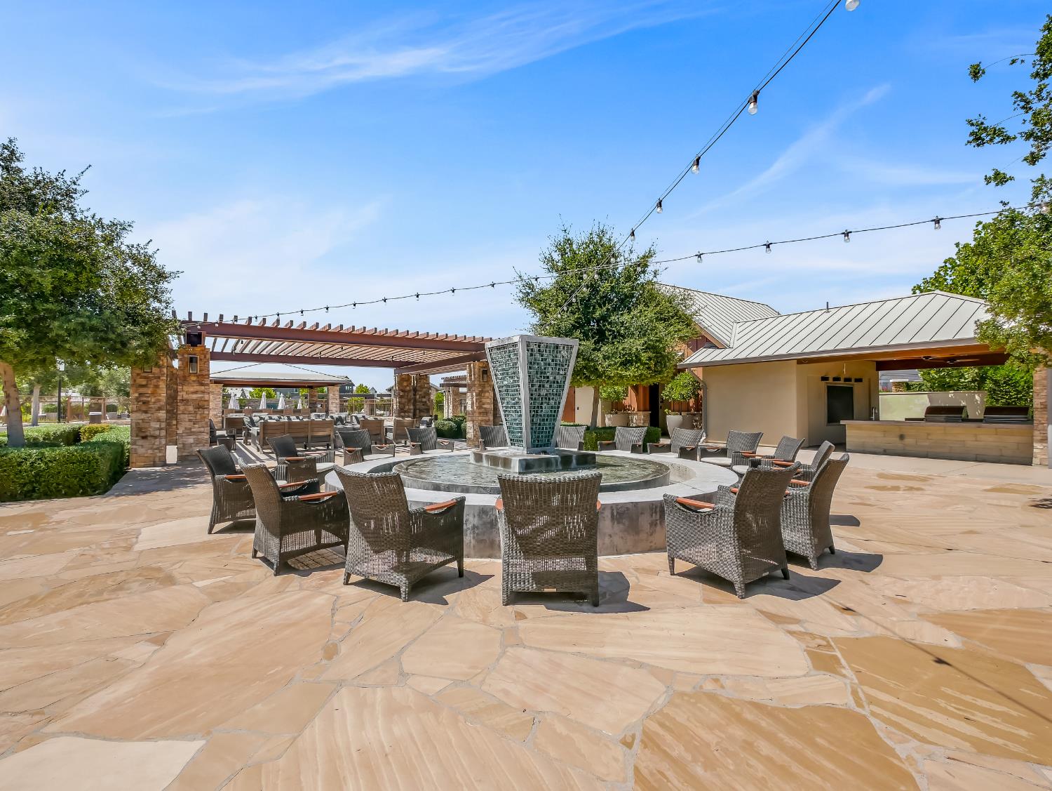384 Sentinel Dr, Madera, CA 93636