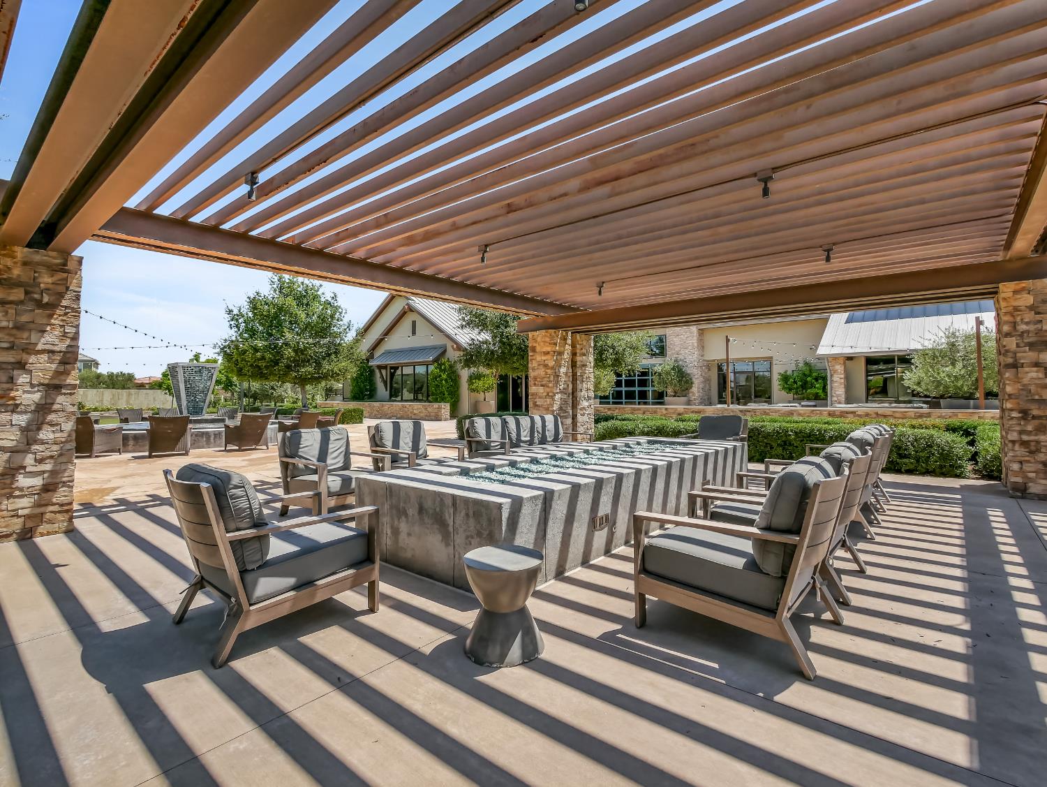 384 Sentinel Dr, Madera, CA 93636