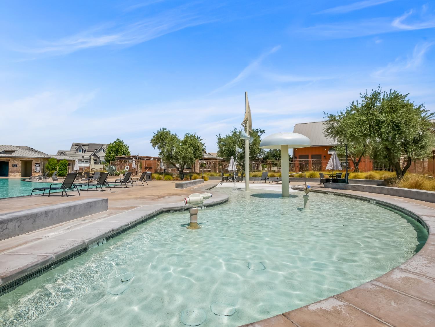 384 Sentinel Dr, Madera, CA 93636