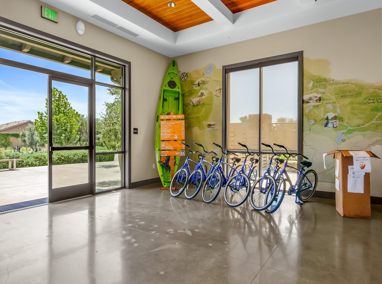 384 Sentinel Dr, Madera, CA 93636