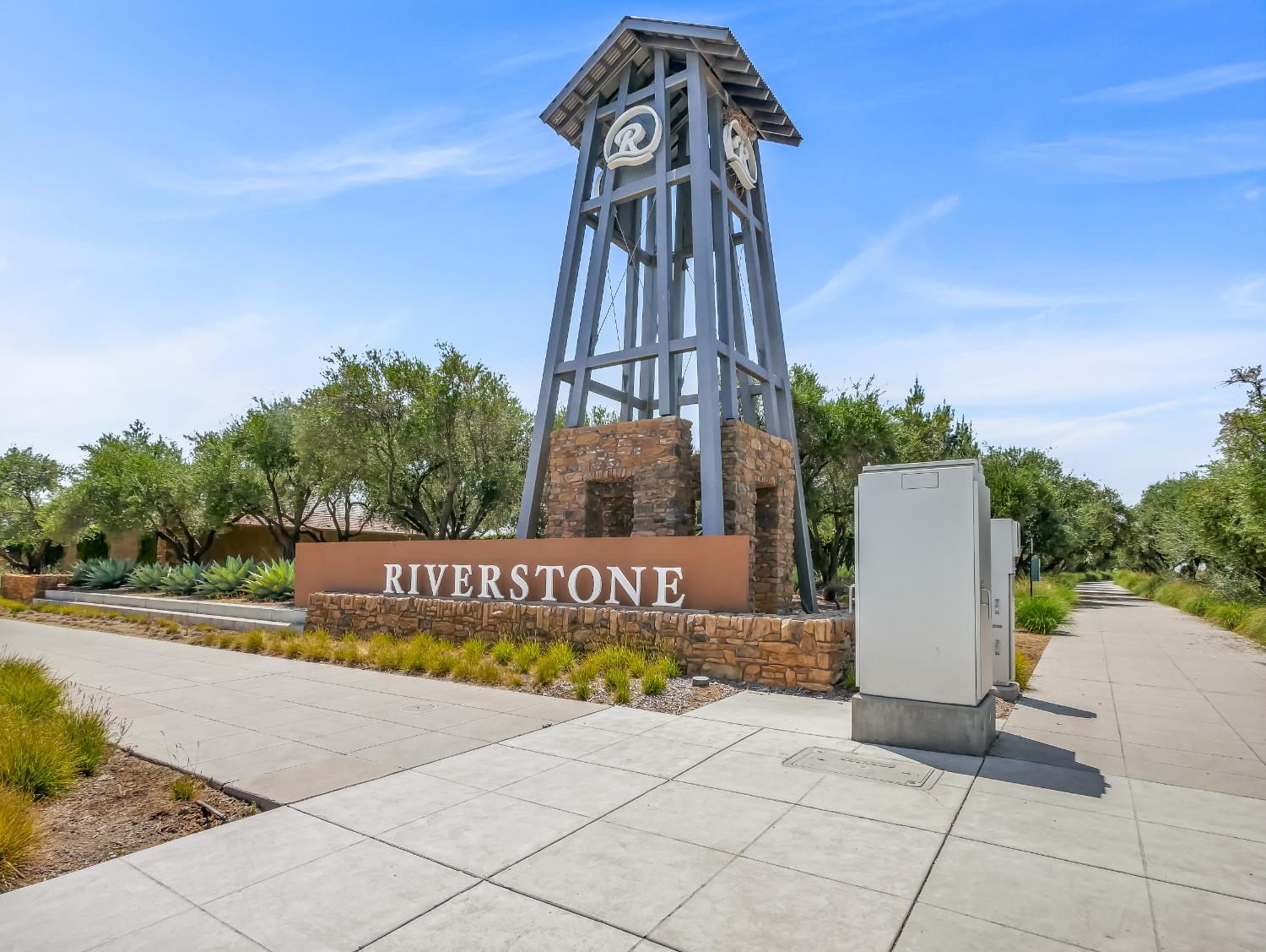 384 Sentinel Dr, Madera, CA 93636