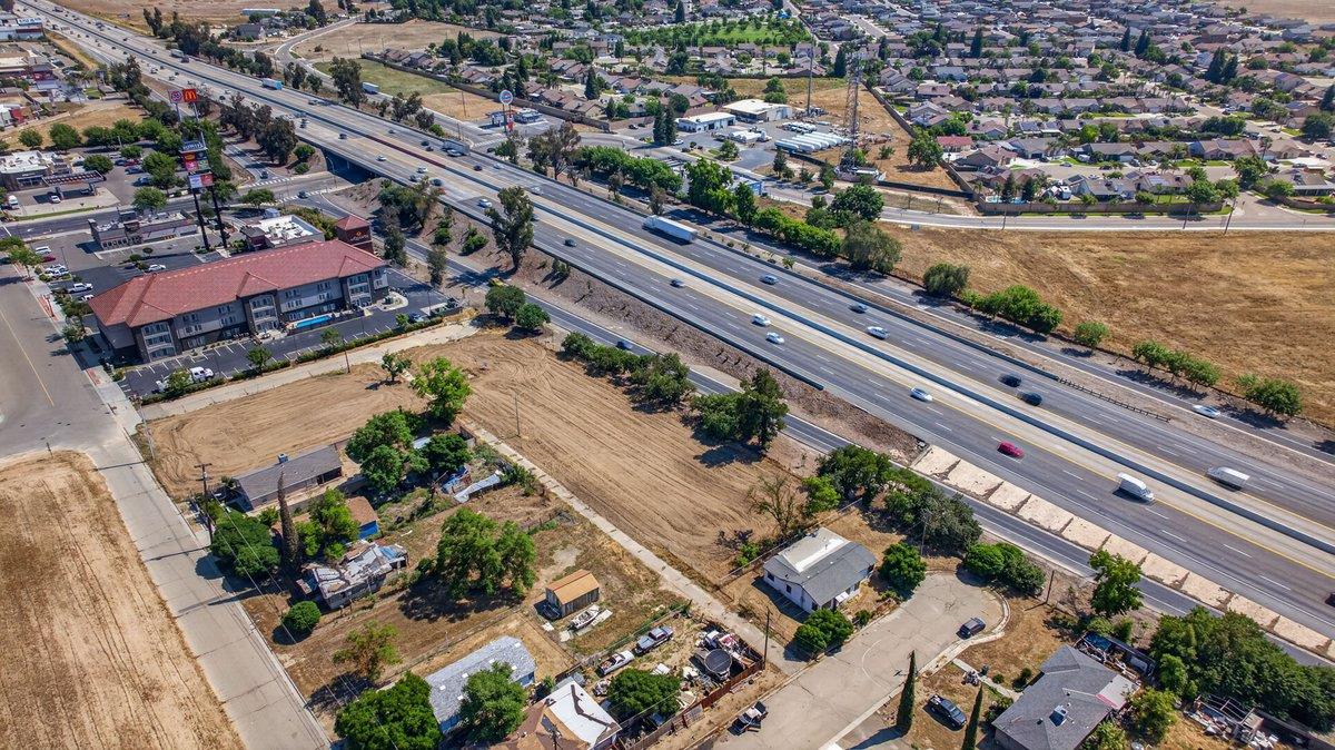 312 W Tuolumne St, Fowler, CA 93625