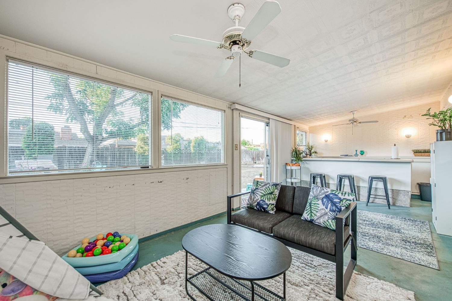 5433 E Madison Ave, Fresno, CA 93727