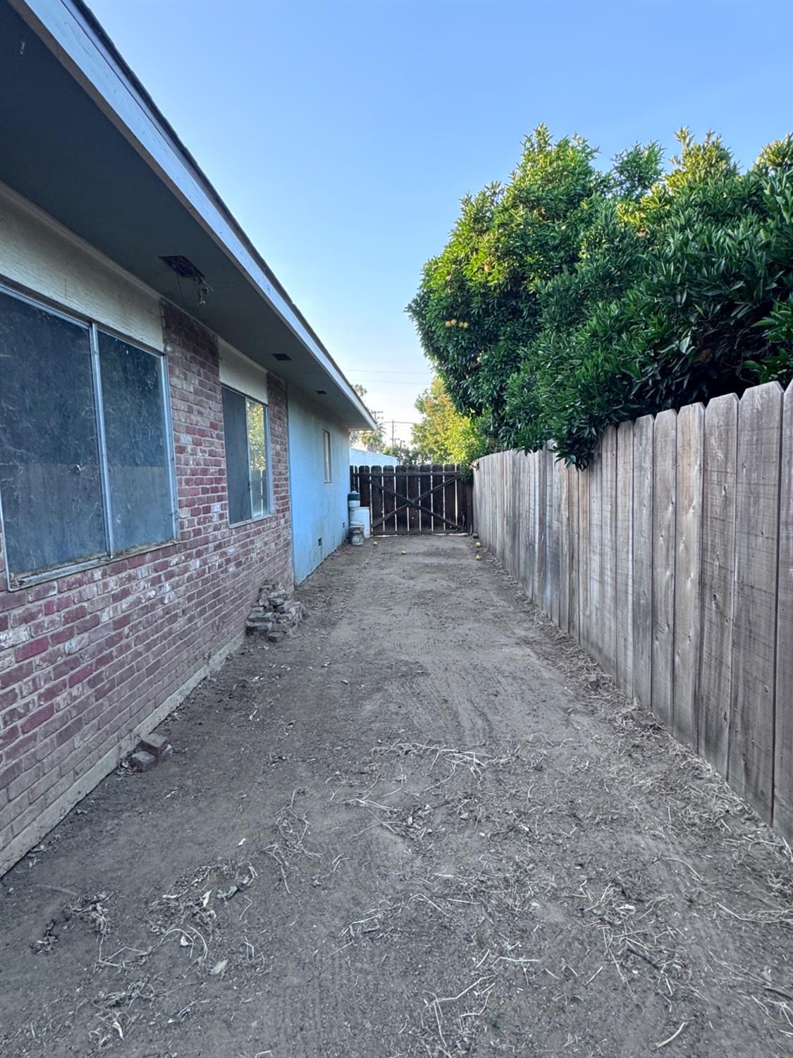 5074 E Platt Ave, Fresno, CA 93727