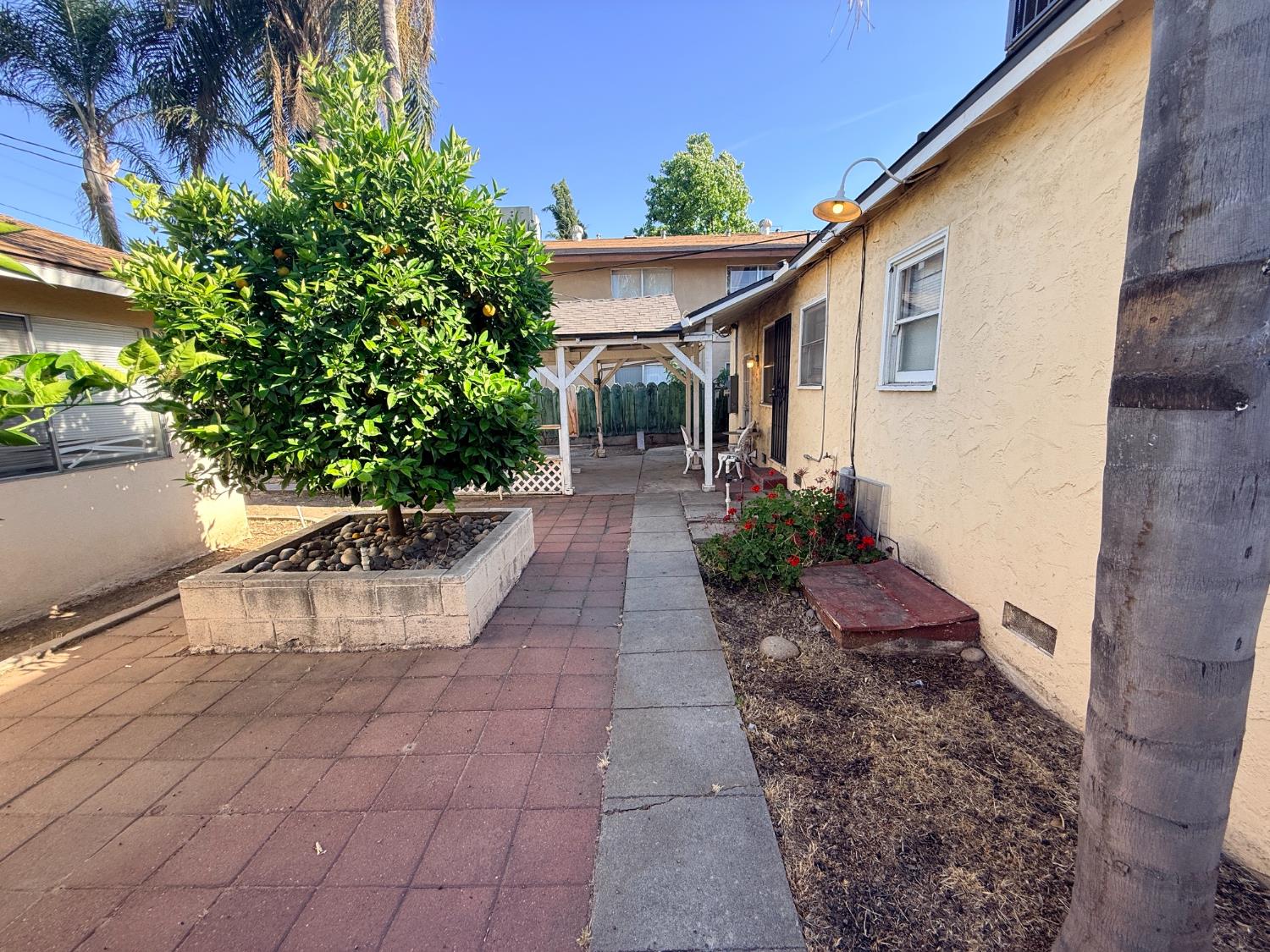728 730 N Palm Ave, Fresno, CA 93728