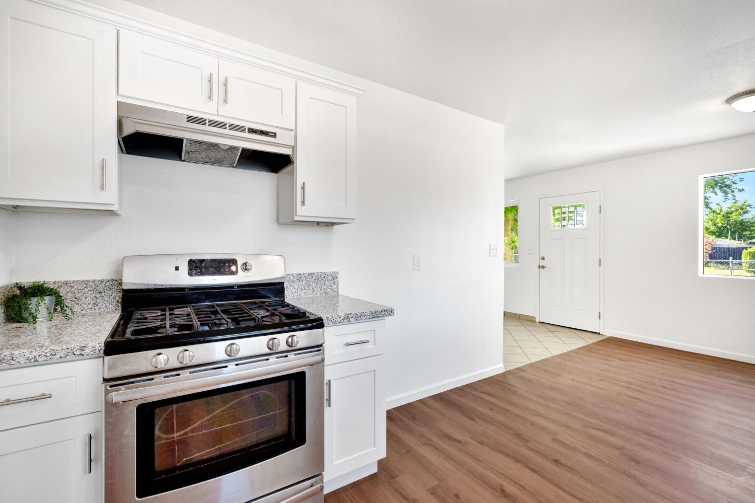 655 FOREST Ln, Sanger, CA 93657