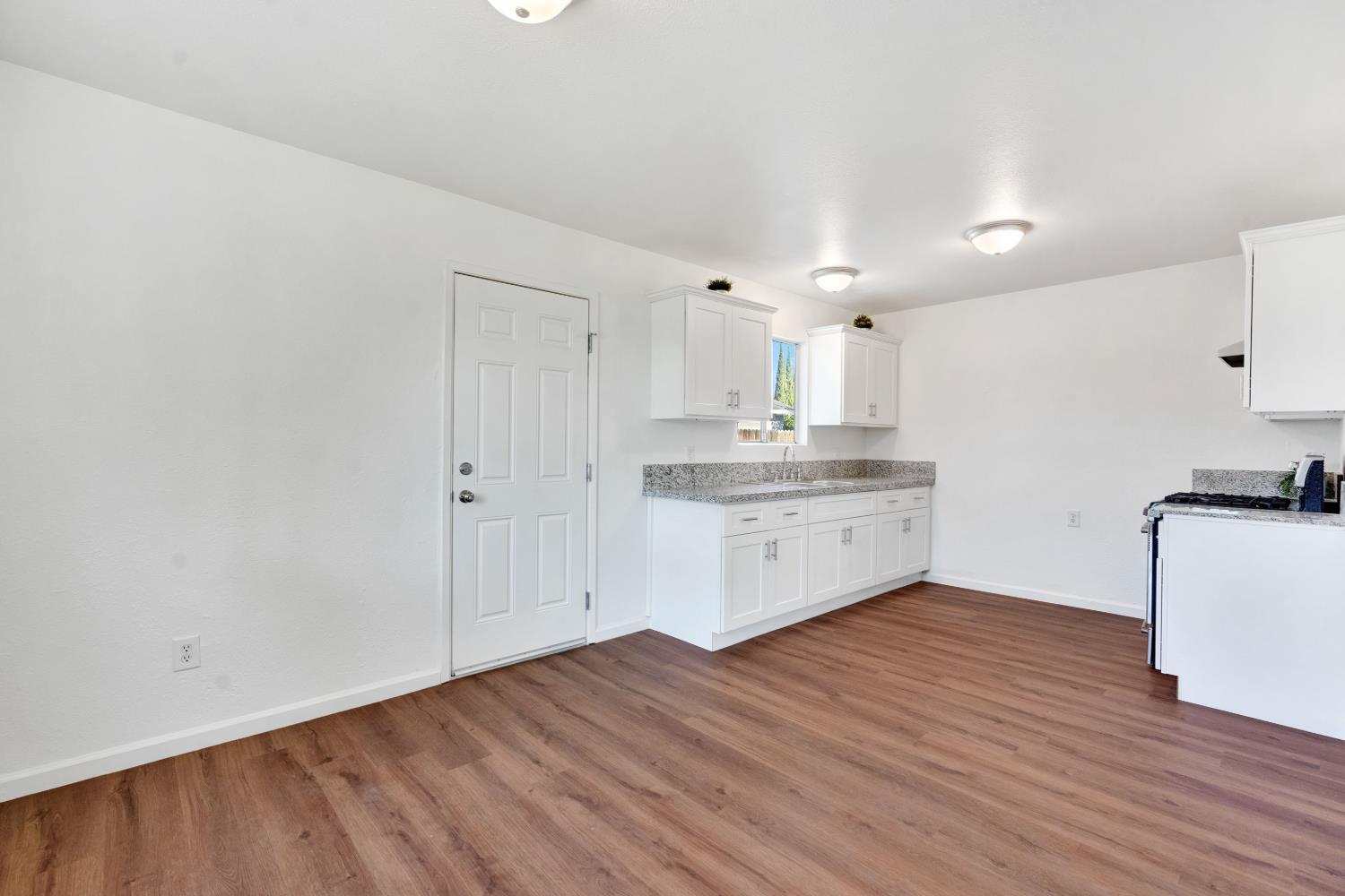 655 FOREST Ln, Sanger, CA 93657