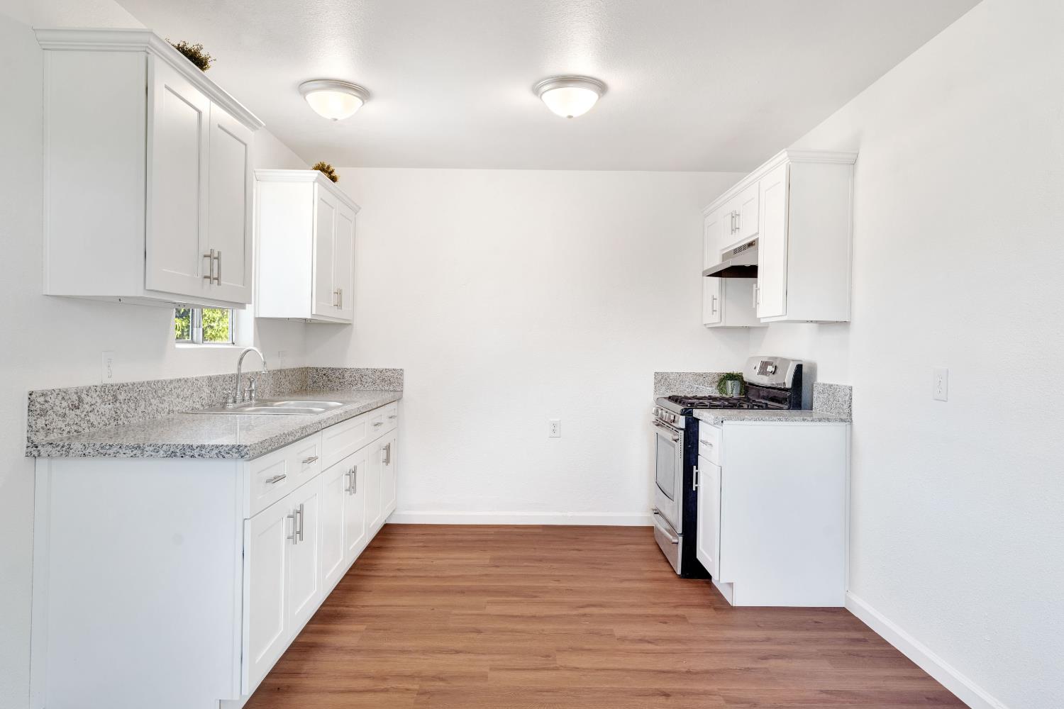 655 FOREST Ln, Sanger, CA 93657