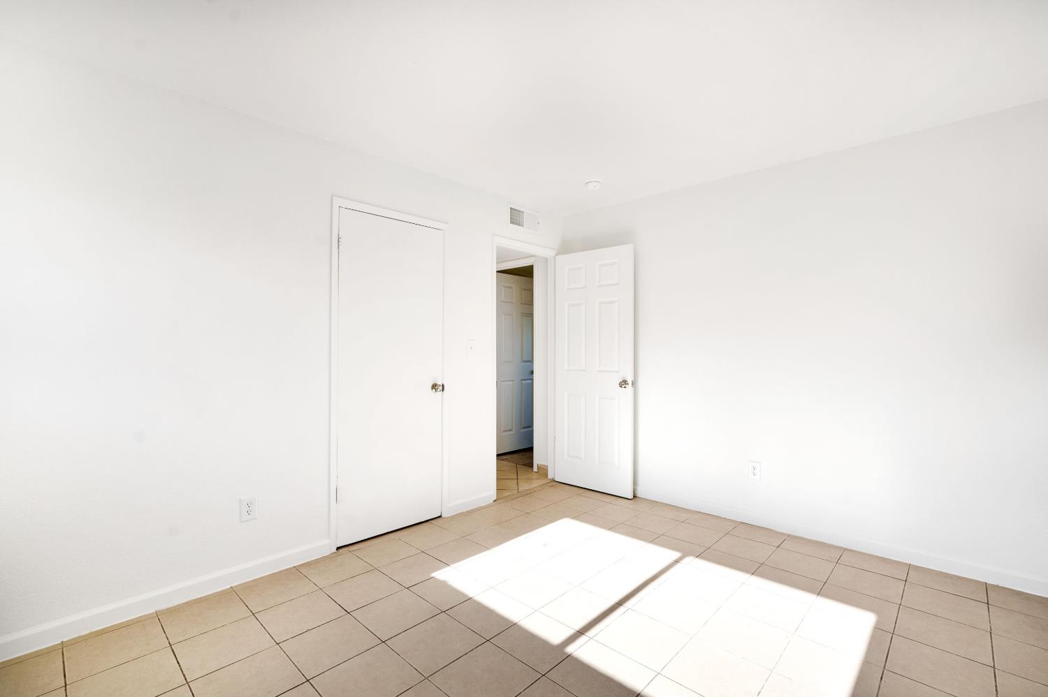 655 FOREST Ln, Sanger, CA 93657