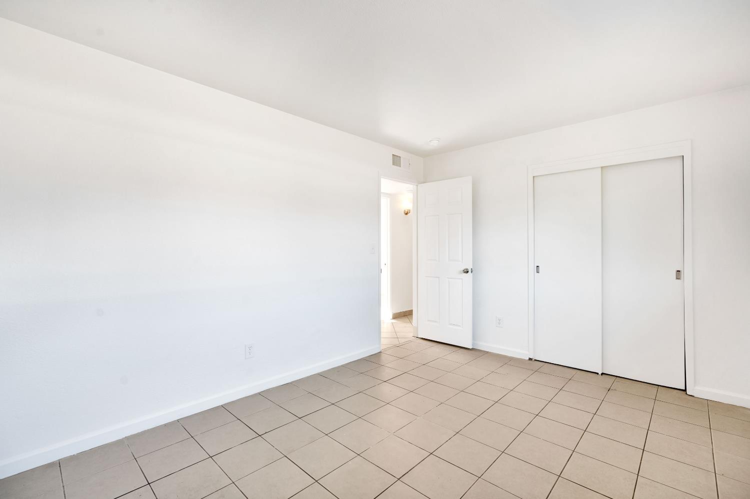 655 FOREST Ln, Sanger, CA 93657