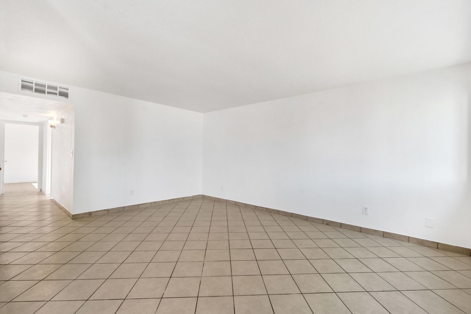 655 FOREST Ln, Sanger, CA 93657