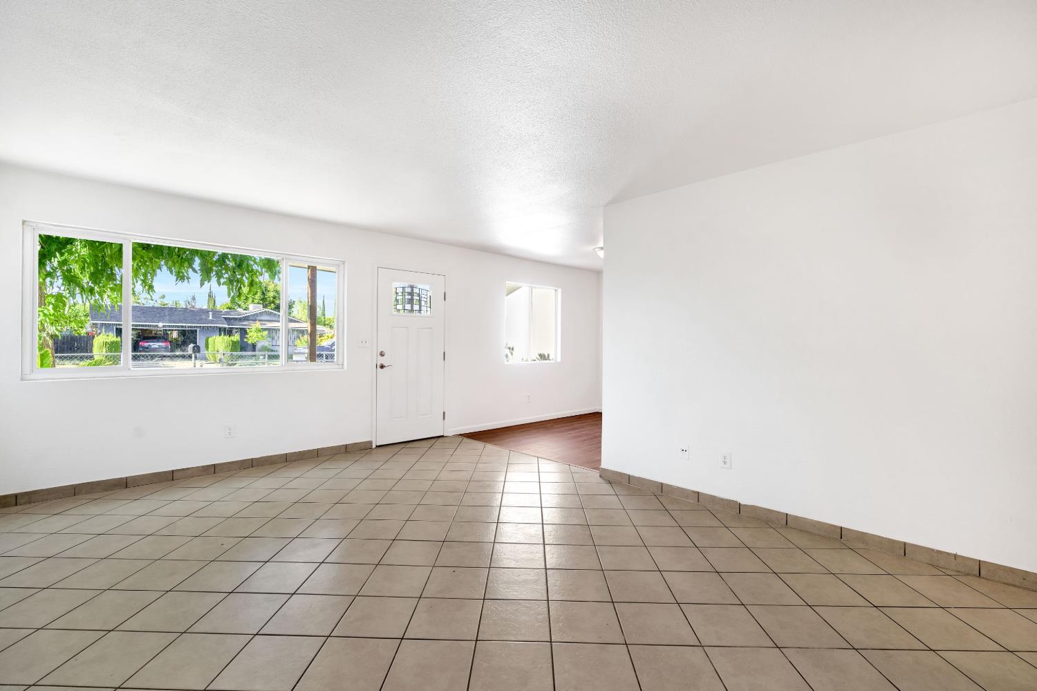 655 FOREST Ln, Sanger, CA 93657