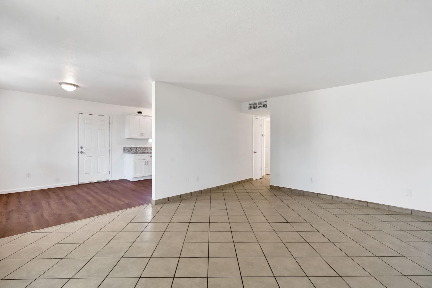 655 FOREST Ln, Sanger, CA 93657