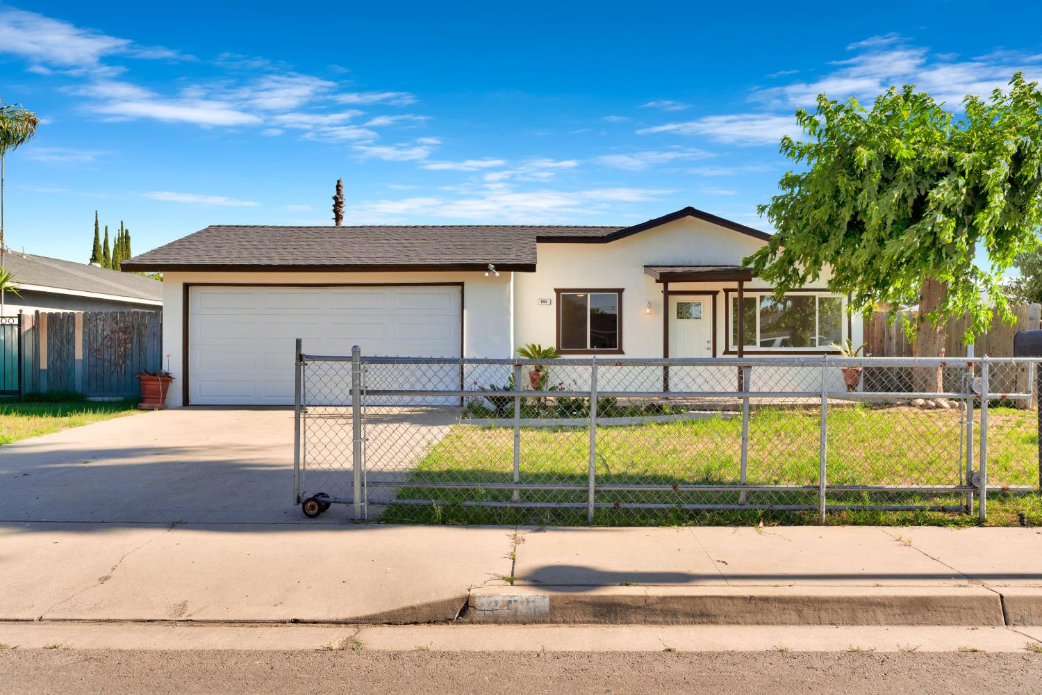 655 FOREST Ln, Sanger, CA 93657
