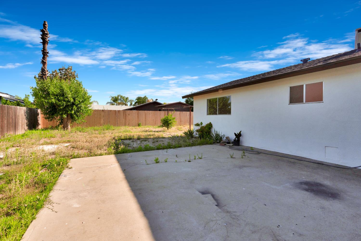 655 FOREST Ln, Sanger, CA 93657