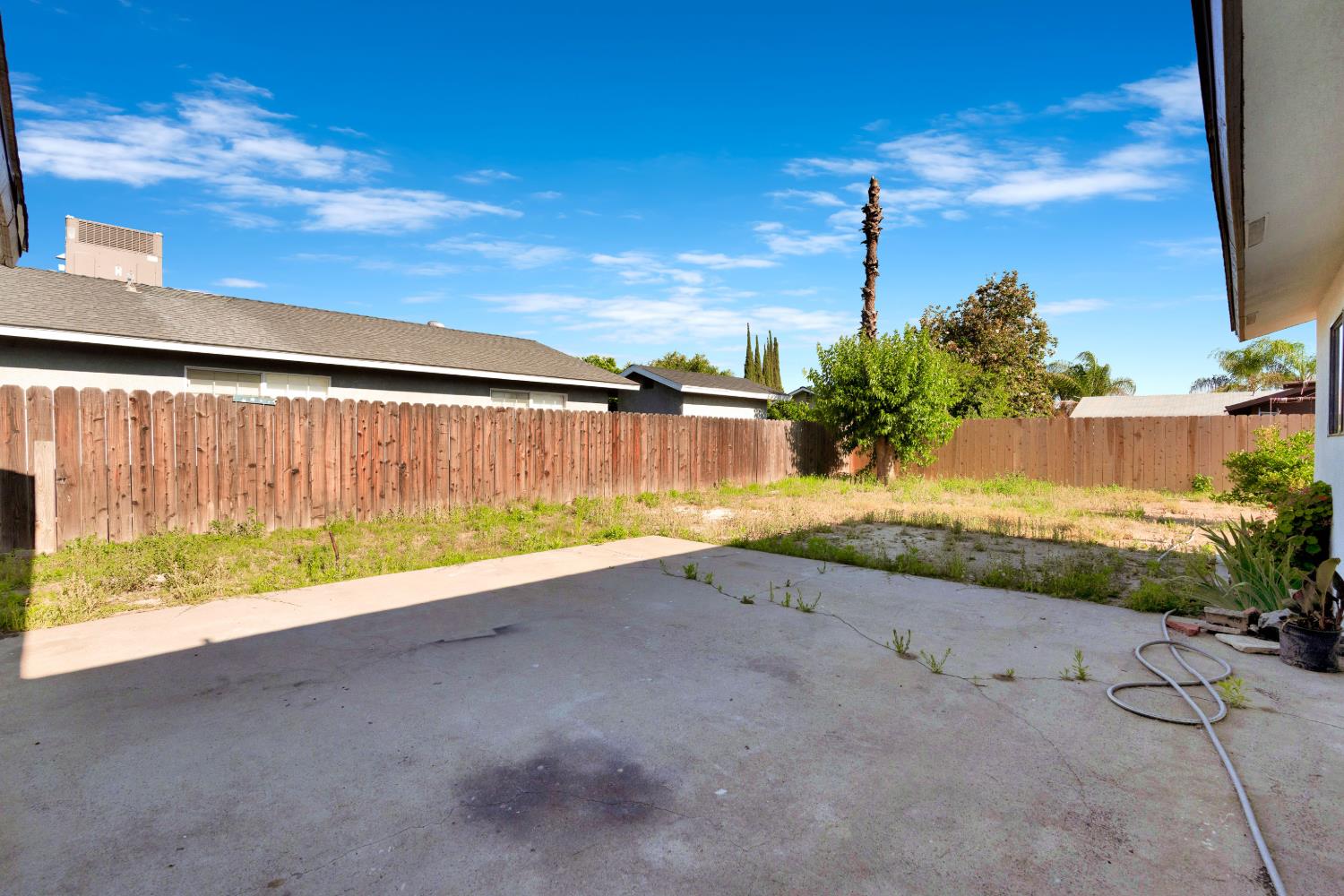 655 FOREST Ln, Sanger, CA 93657