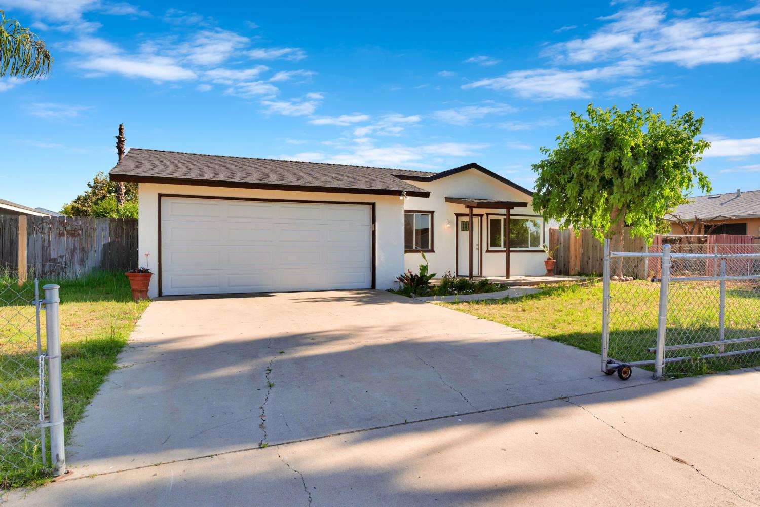 655 FOREST Ln, Sanger, CA 93657