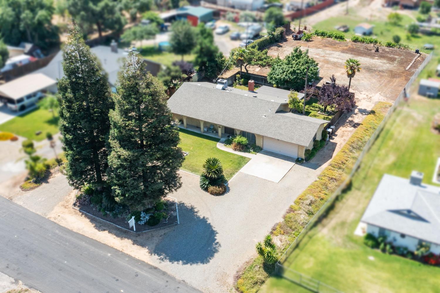 25526 Whitworth Dr N, Madera, CA 93638