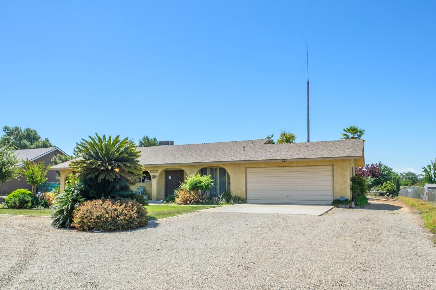 25526 Whitworth Dr N, Madera, CA 93638