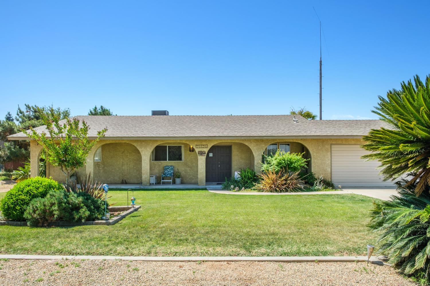 25526 Whitworth Dr N, Madera, CA 93638