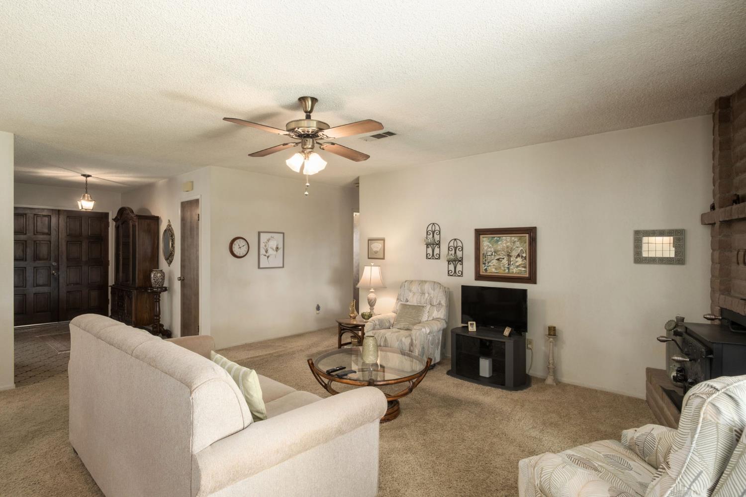 25526 Whitworth Dr N, Madera, CA 93638